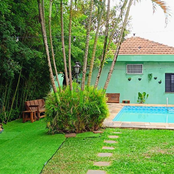 Open House Timboré, Casa com espaço gourmet, churrasqueira, quarto casal, mais 1 quarto com 2 treliches acomoda 6 pessoas, piscina, espaço familiar e aconchegante, próximo ao aeroporto - Foto 3