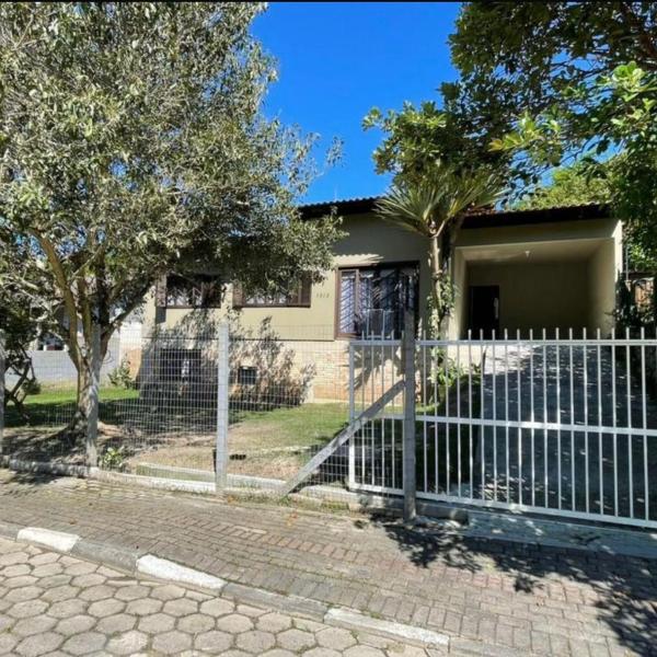 CASA NO CENTRO DE BOMBINHAS COM PISCINA E QUINTAL PRIVATIVO com vista para mata - Foto 4