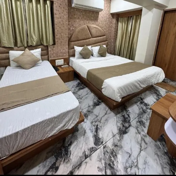 HOTEl RR LUXURY, hotel i Ahmedabad