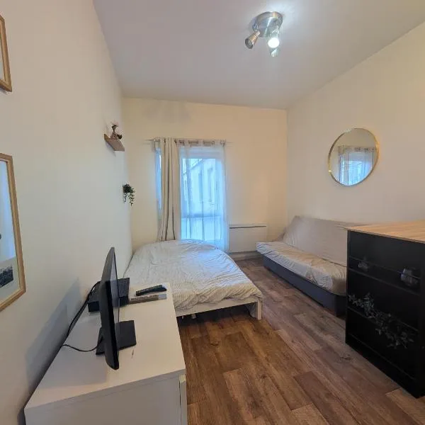 Charmant studio Val d'Europe - Montévrain, hotel v destinaci Montévrain