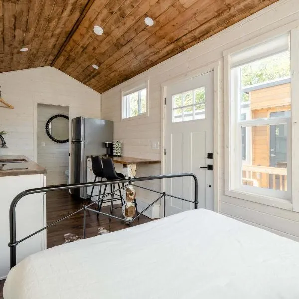 Stay Portland - The Tiny Farmhouse on Alberta, hotel di Portland