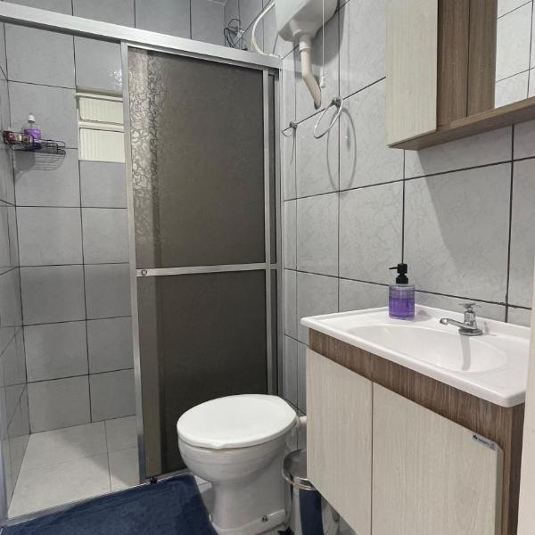 Casa com PISCINA no CENTRO - Estacionamento PRIVATIVO - 650m do Shopping JL - Foto 3