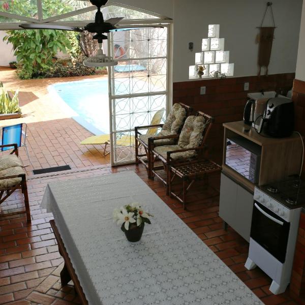 Casa com PISCINA no CENTRO - Estacionamento PRIVATIVO - 650m do Shopping JL - Foto 5