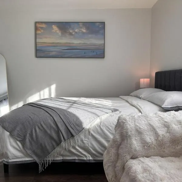 Cozy Home near Beaches, LAX, SoFi, Intuit Dome,405, hotel in Hawthorne