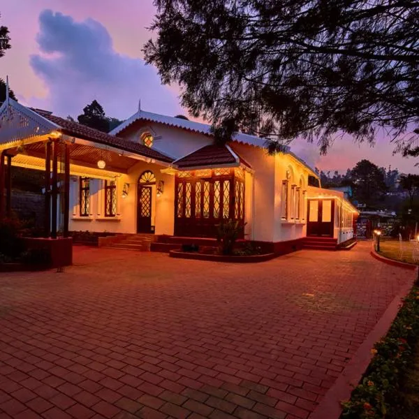 Vintage Inglenook Premium Heritage Bungalow Ooty by VOYE HOMES - A Quiet Retreat Close to Ooty Town, hotel v destinaci Ooty