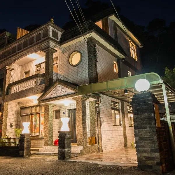 So Art Guesthouse 旅人藝棧民宿, hotel v destinaci Sanyi