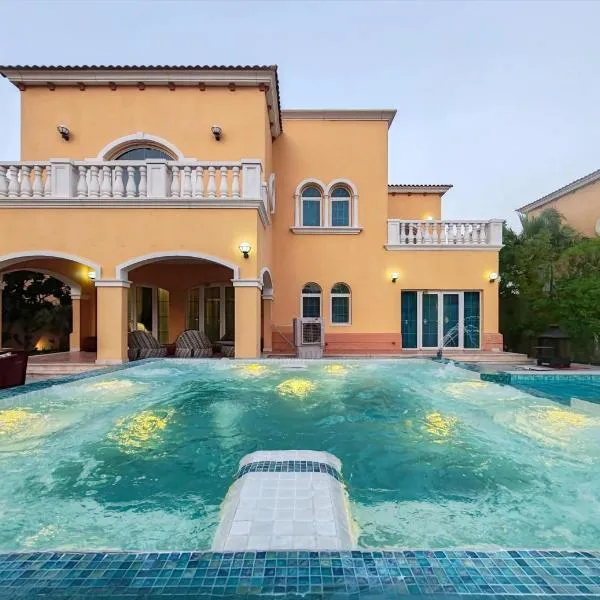 Royal private pool, Lux 7-bedroom villa on Marina: Dubai'de bir otel