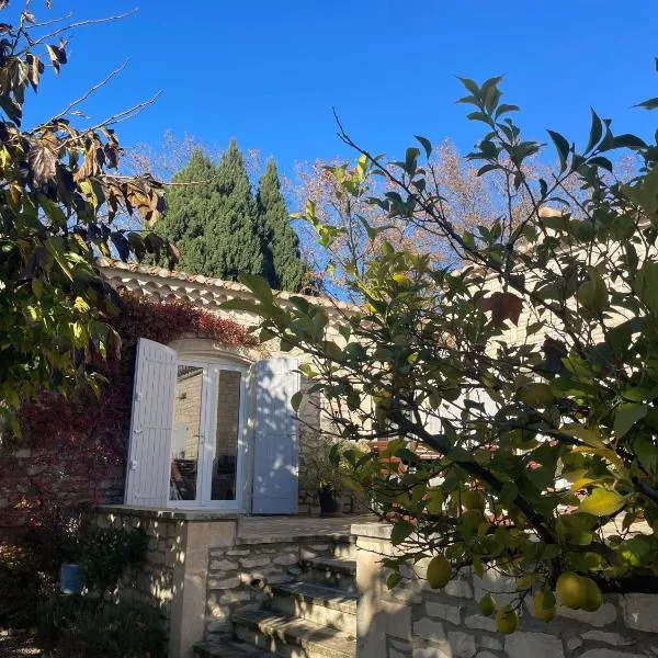 L'appart Thé - Charme apaisant au coeur des Alpilles, hotel v destinaci Paradou