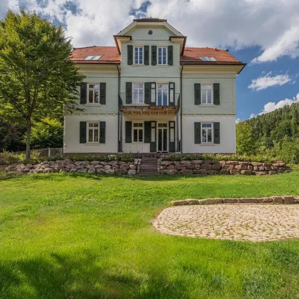 Teinach Suites - Villa Wilhelmshöhe, hotel di Bad Teinach-Zavelstein