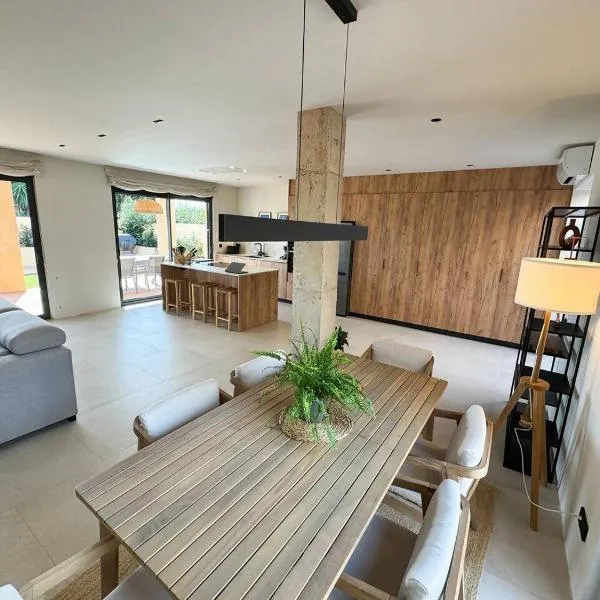 Casa unifamiliar con jardín en la playa, hotel a El Mareny Blau