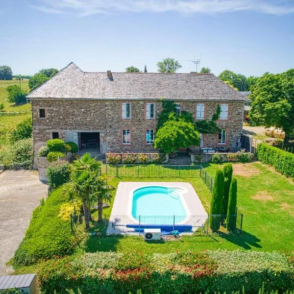 Gîte le chant des tournesols piscine chauffée, hotel v destinaci Montirat