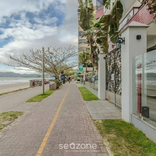 Aptos em Prédio à Beira-mar em Meia Praia, Itapema - EVBs, ξενοδοχείο σε Pereque