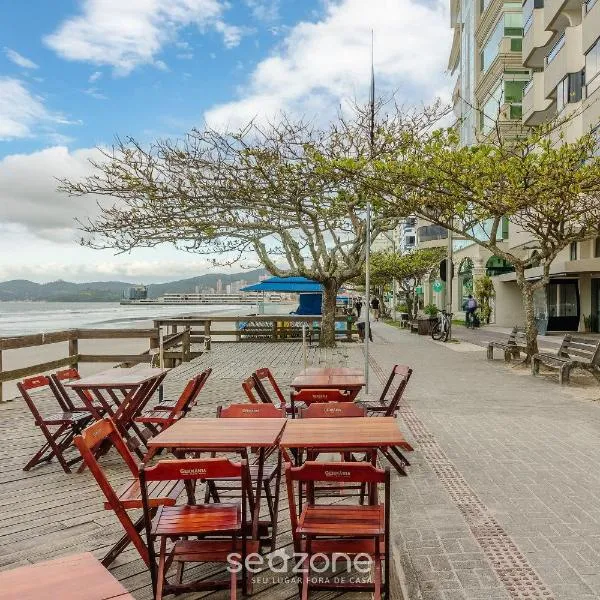 Aptos em Prédio à Beira-mar em Meia Praia, Itapema - EVBs, hotel a Itapema