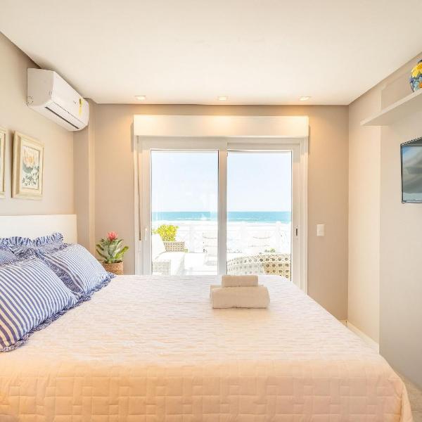 Encantadora casa com 02 suítes à beira-mar - Foto 4