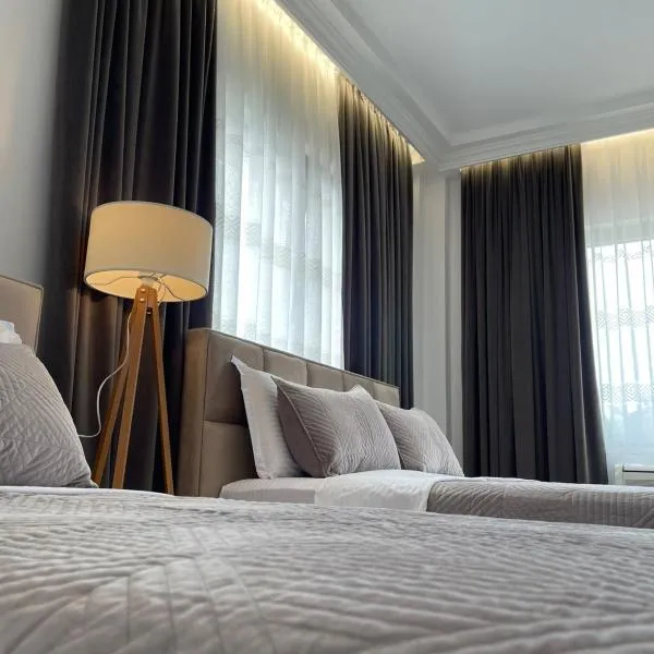 Guest House Nuhellari - Quiet family stay near Osumi Canyons, hotel u gradu Zhaban