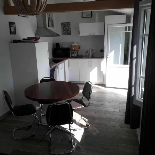 Petite Maison Calme au coeur de l'Ile, hotel v destinácii LʼÉpine
