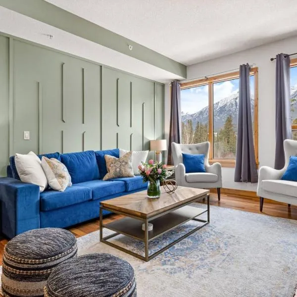 Luxurious Condo Mountain Views Hot-tub and Billiards, hotell i Canmore