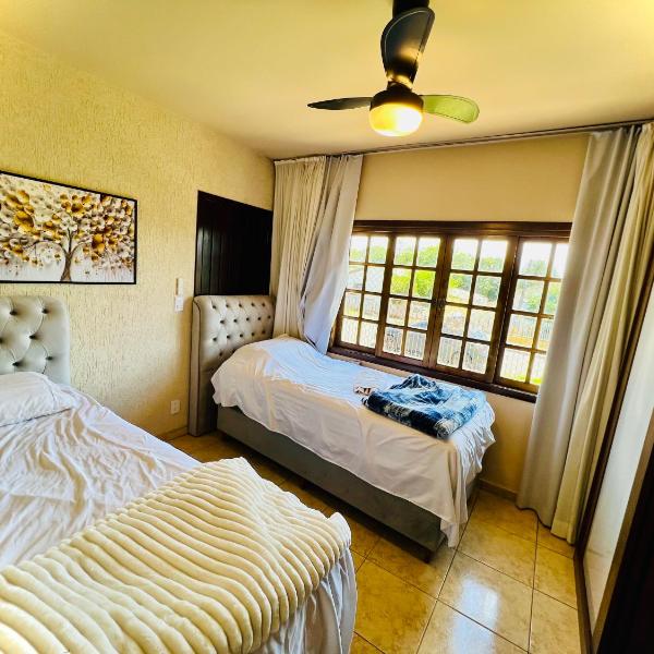 Casa Vintage 5 Quartos, Gramado frente e fundos , Roupas de cama completo , 4 Garagens, 9 camas - Foto 2
