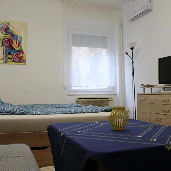 Fecske Apartman, ξενοδοχείο στο Ζολνοκ