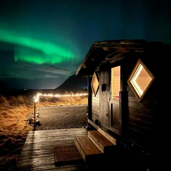 Tiny Cabin Under the Northern Lights, hotel in Hvalfjarðarsveit