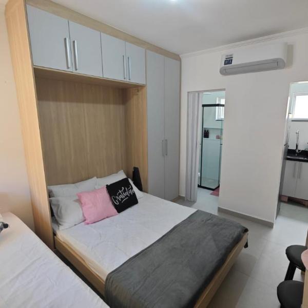 Apartamento no Centro de Mongaguá, perto da praia e com ar condicionado !