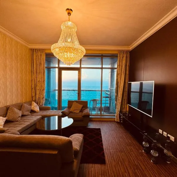 Luxury Sea View Apartment Pool & Gym&jacuzzi, hotell i Ajman