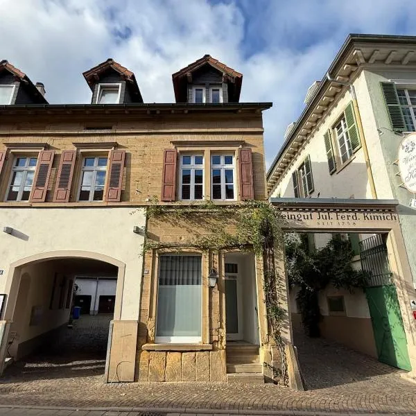 Townhouse Mayfair Style im Weinstrassen Hotspot Deidesheim, hotel en Deidesheim