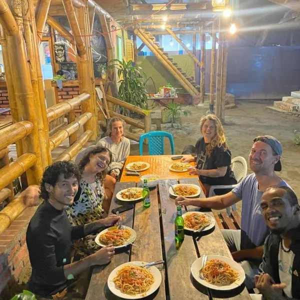 Onda Hostel Mompiche, hotel in Mompiche