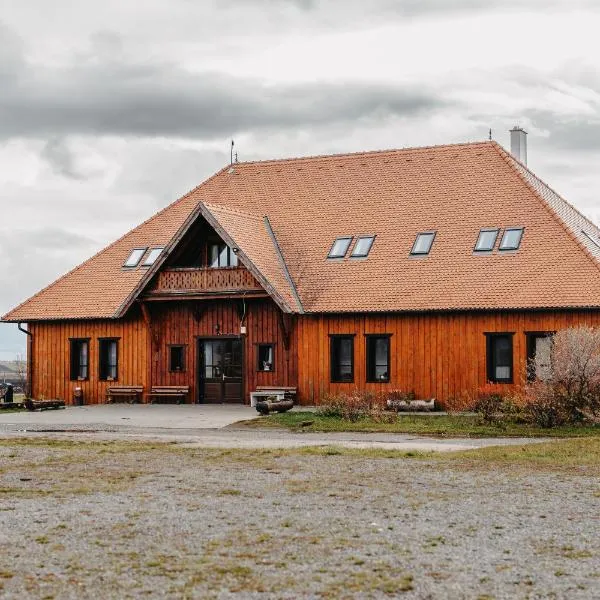 Kincsem Vendégház, hotel in Sînsimion