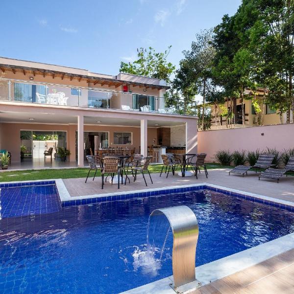 Casa com Piscina e Churrasqueira Privativa !