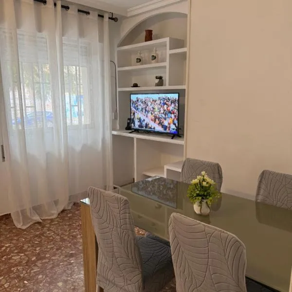 AVENIDA CENTRO 2 Dormitorios PONDOS, hotel in Linares