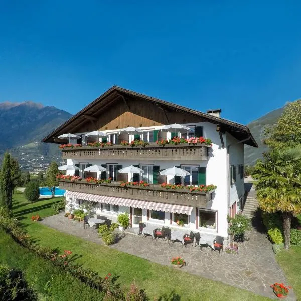 Garni Pluner โรงแรมในเชนนา