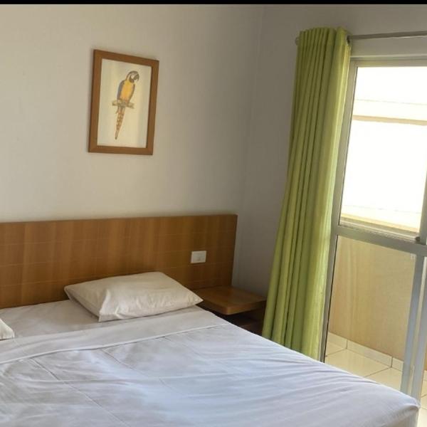 Gold dolphin grand hotel Flet com 1quarto independente,cozinha e sala integrada Para 5 Adultos é 1crianca até 6 anos
