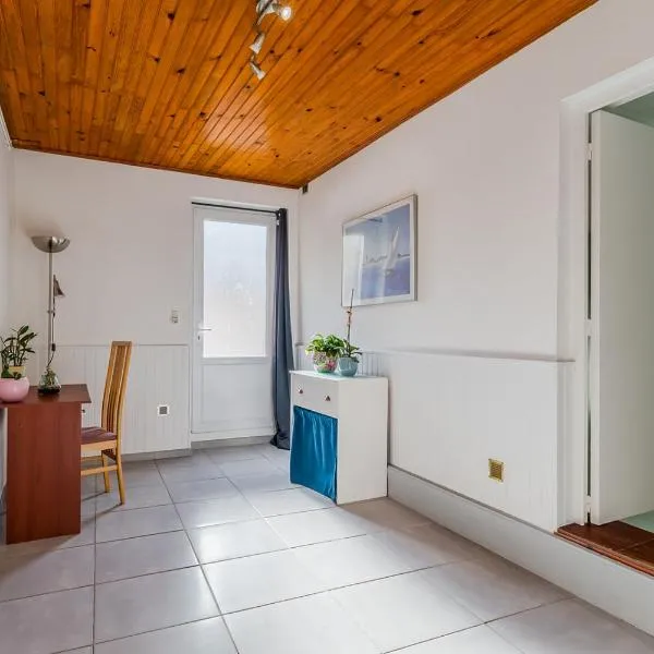 T2 urbain cosy à Montluel jardin parking & gare, hotel v destinaci Montluel