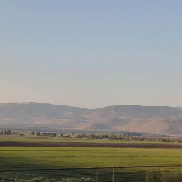 שלווה בנוף העמק, hotel din Gonen