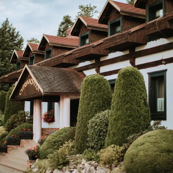 Cyprianówka, hotel Warszowicében