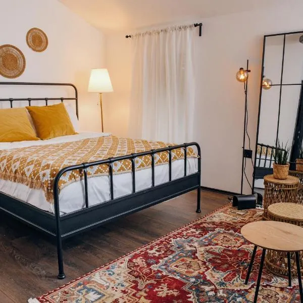 Open Concept Boutique Hotel - free breakfast & parking, hotel v Belehrade