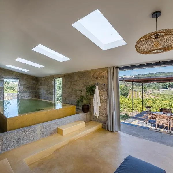 Lemon Villa with Private Indoor Heated Pool - Oporto Lemon Farm, near Porto, hotel v destinácii Valpedre