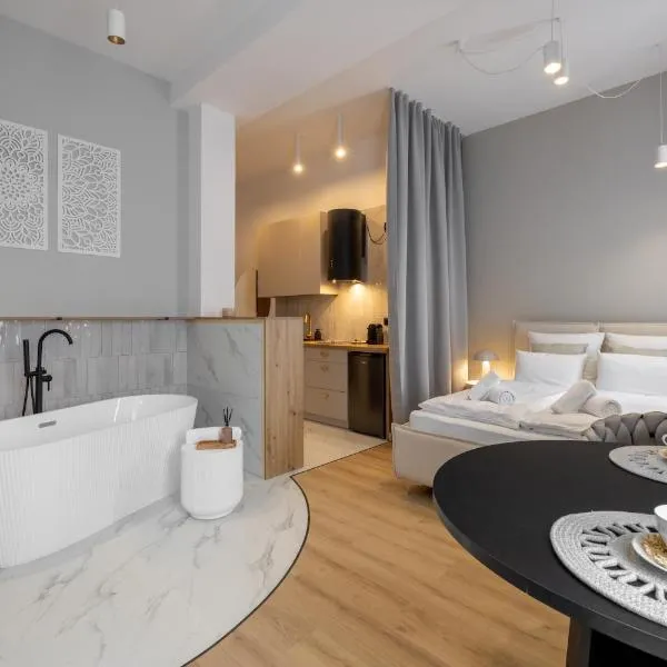 VIP Apartamenty BAST 143 TOP LOCATION - LUX z WANNĄ lub Bez Wanny do wyboru OFF Piotrkowska Stajnia Jednorożca HopaLupa ATLAS ARENA, hotel in Łódź