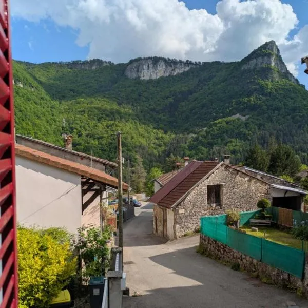 Sous les Etoiles du Bugey, viešbutis mieste Tenay