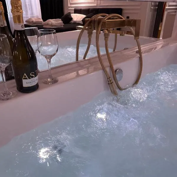 Apartament z Jacuzzi Kraków SHINE Starowiślna, hotell i Kraków