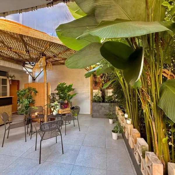 Buton Backpacker Lodge, hotel v destinaci Bandung