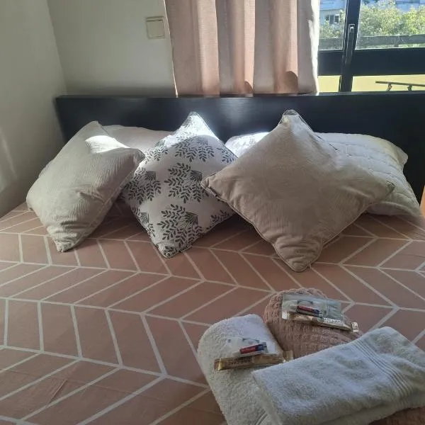 Quarto duplo em casa compartilhada, hotel in Santarém