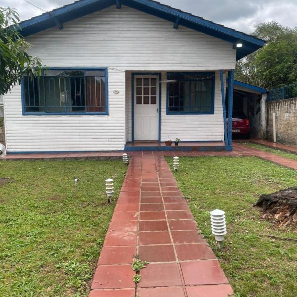 Casa para 8 Pessoas com jardim Próx Avenida Cataratas corredor turistíco de 03 quartos e garagem