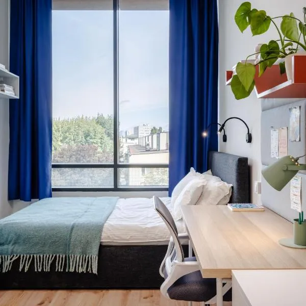 Sky Apartments، فندق في وارسو