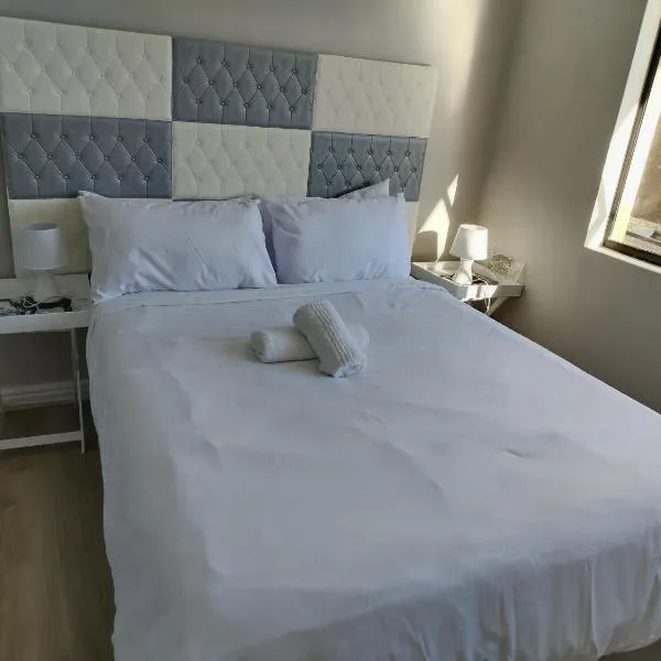 Cosmic View Lodge, hotel em East London