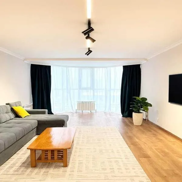 Keruen shopping mall, Abu Dhabi Plaza shopping mall, Baiterek, ξενοδοχείο σε Astana