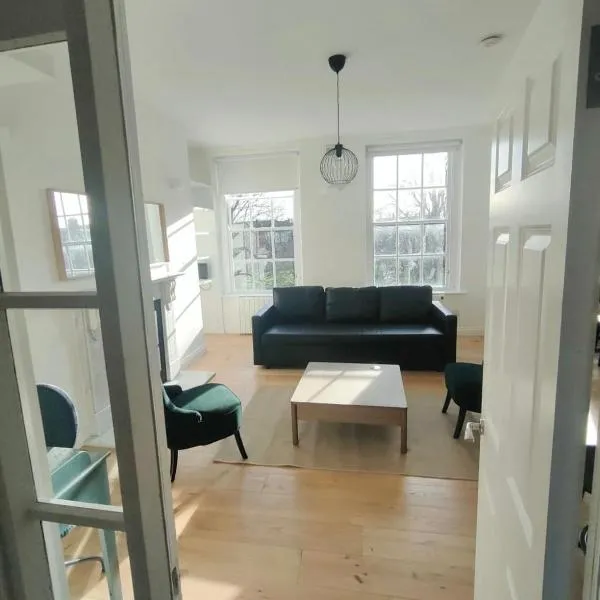 Modern and Spacious 2 bed Apt, hotel en Dublín