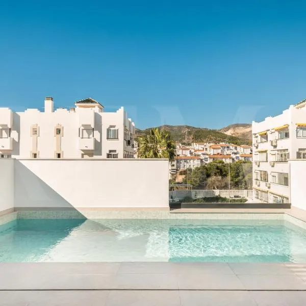 House with private rooftop pool, cinema, gym REMS, hotel in Torremolinos