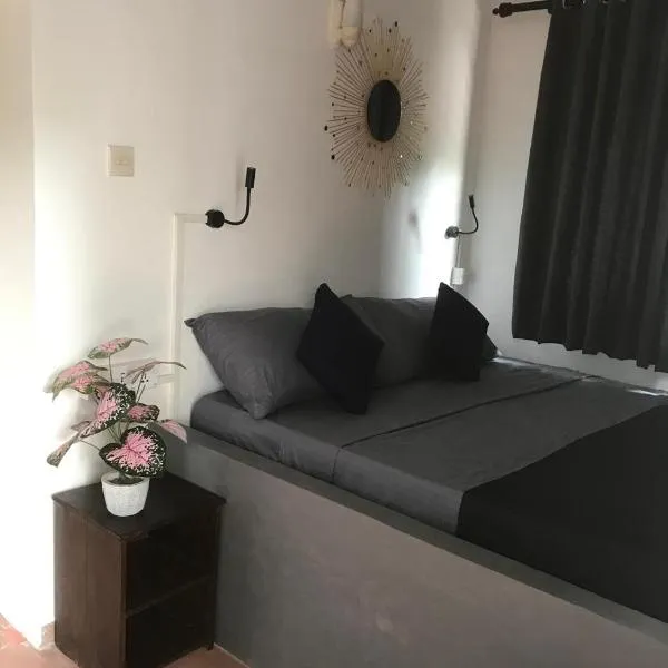 Hiricurry,Rooms Hostel & Restaurant, ξενοδοχείο σε Dikwella